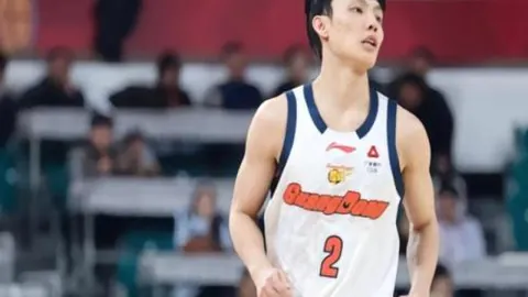 杭州亚残运会田径赛场史逸婷刷新T36级女子200米世界纪录夺冠——环球时报-环球网